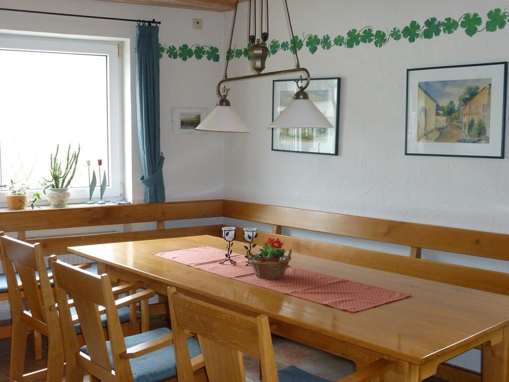 Weingut-Brennerei-Gästehaus Emil Dauns Reil Zimmer foto